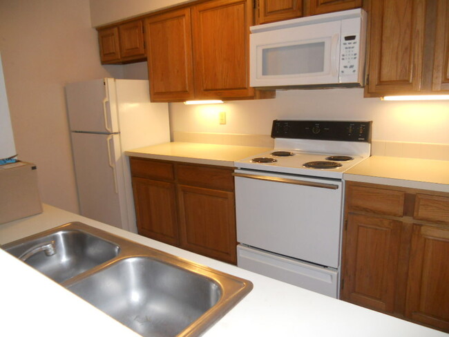 Building Photo - 2308 Lowell Dr