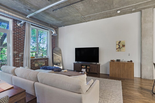 Building Photo - 3235 Roswell Rd NE