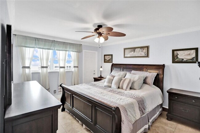 Building Photo - 1160 Hillsboro Mile