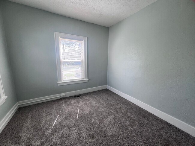Building Photo - 1054 Ionia Ave SW