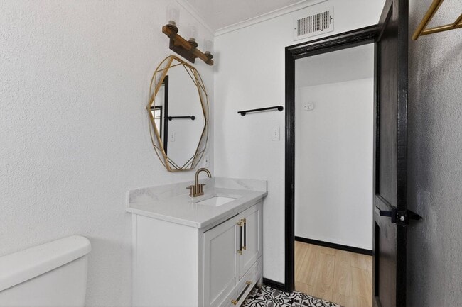 Building Photo - Charming 3 bedroom, 1 bath home in Central East El Paso!