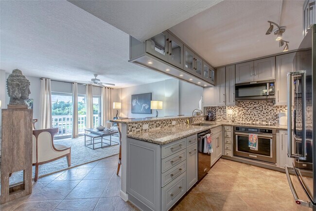 Building Photo - 1831 NE 38th St