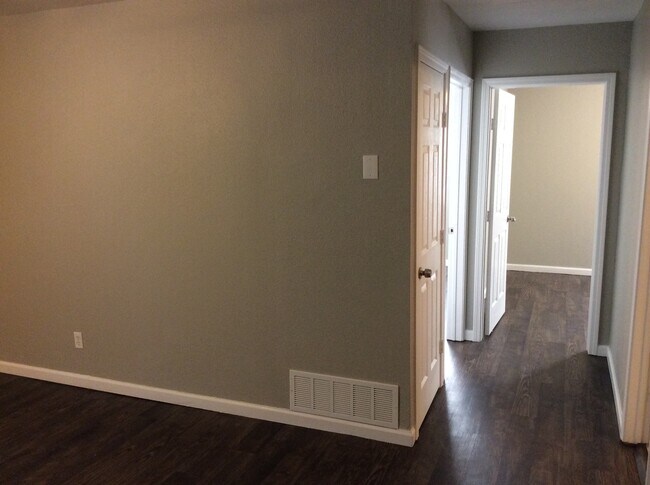 Building Photo - GREAT COLLEGE PROPERTY--PRE-LEASING FOR AUGUST! Completely Updated! 3 bedroom/2 bath Close to TTU...