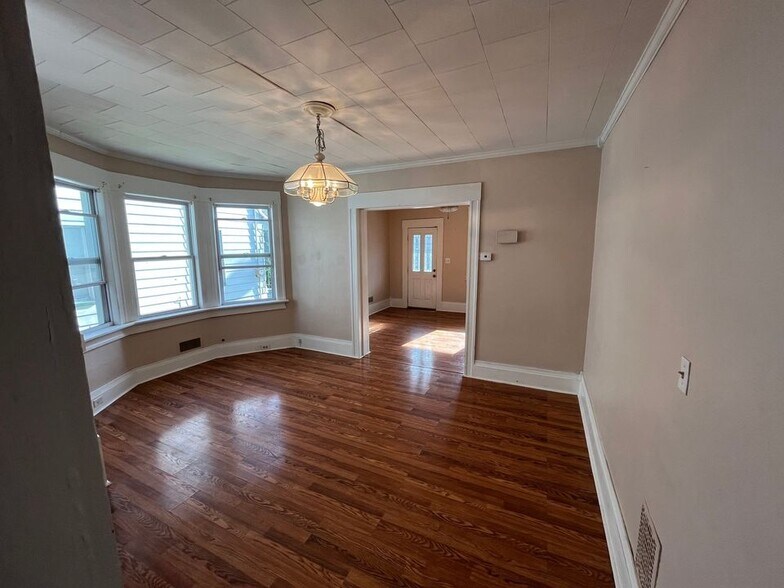 Building Photo - 15 Ross St