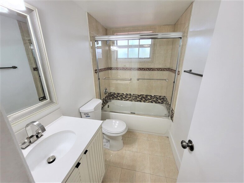 Building Photo - 9100 SW 95th Ave