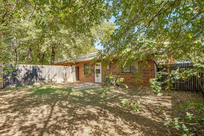 Building Photo - One Side of Very Nice Duplex West Granbury- 2 Bed, 2 Bath- 76049