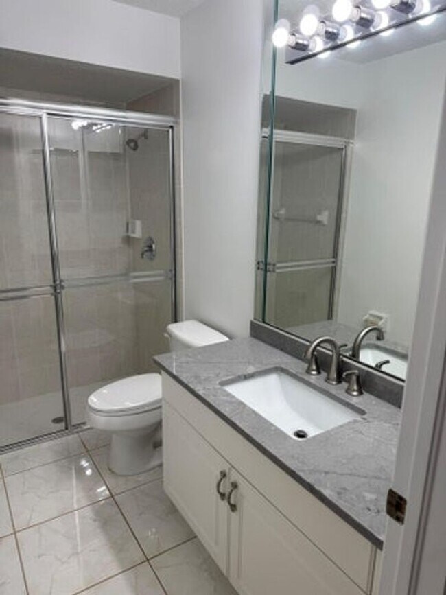 Building Photo - 106 Pepper Tree Cres