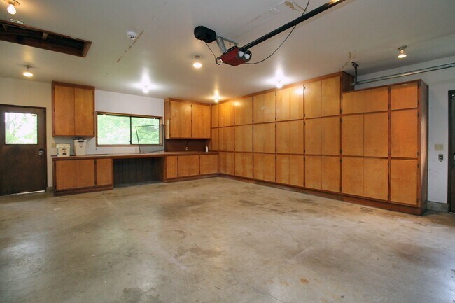 Building Photo - 2727 SE 58th Ave