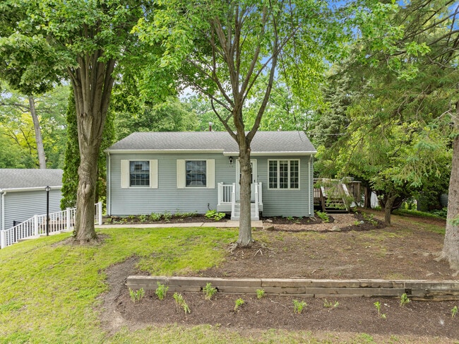 Building Photo - 438 Sylvan Dr