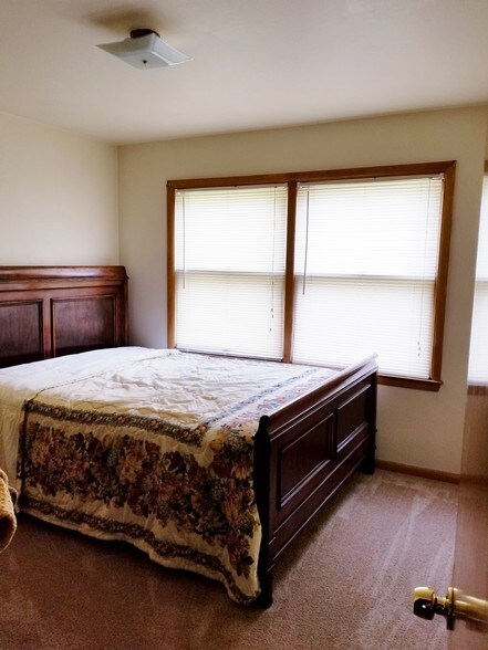 Building Photo - 5201 W Howard Ave