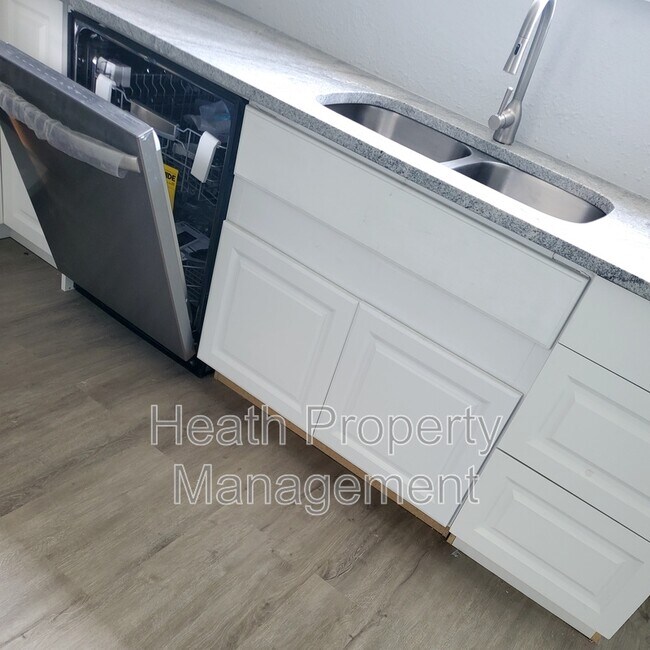 Building Photo - 1735 25th St S