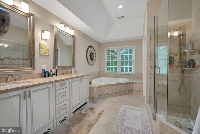 Building Photo - 10159 Castlewood Ln