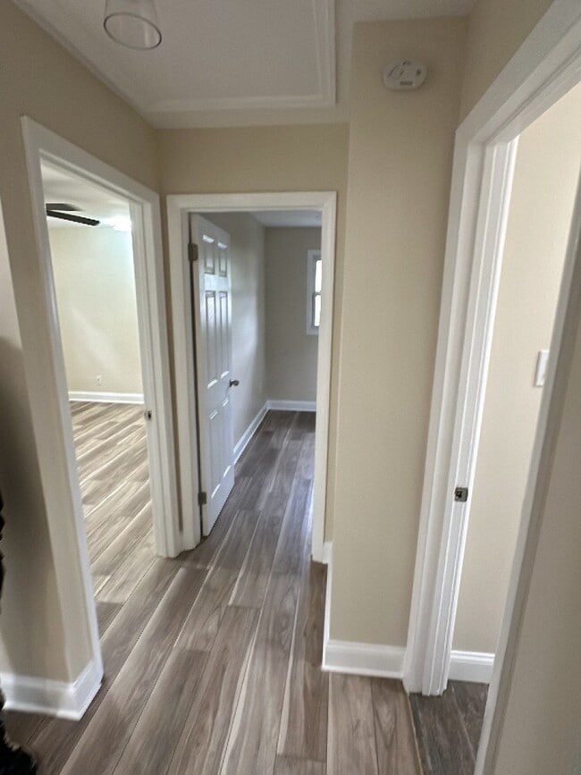 Building Photo - 408 Apple Dr