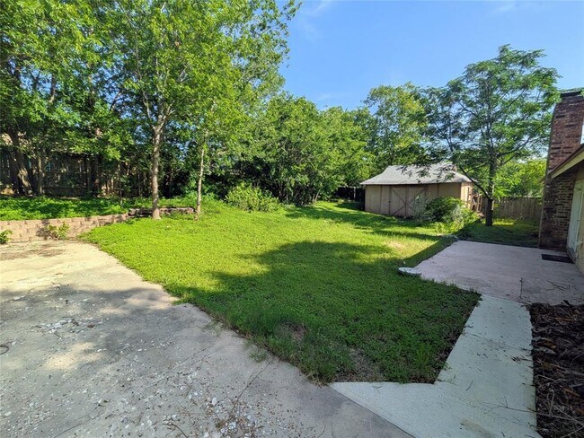 Building Photo - 9705 Marlborough Dr