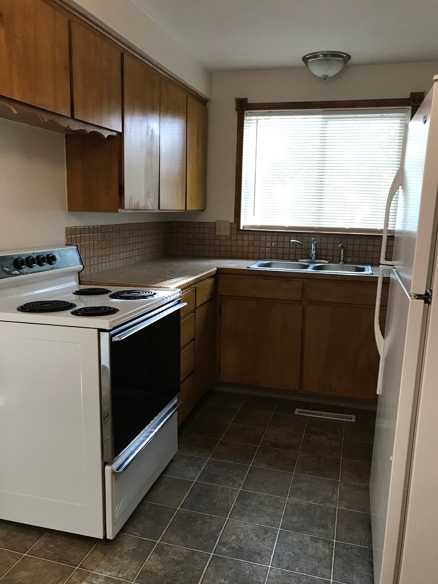 Building Photo - 181 Chase St