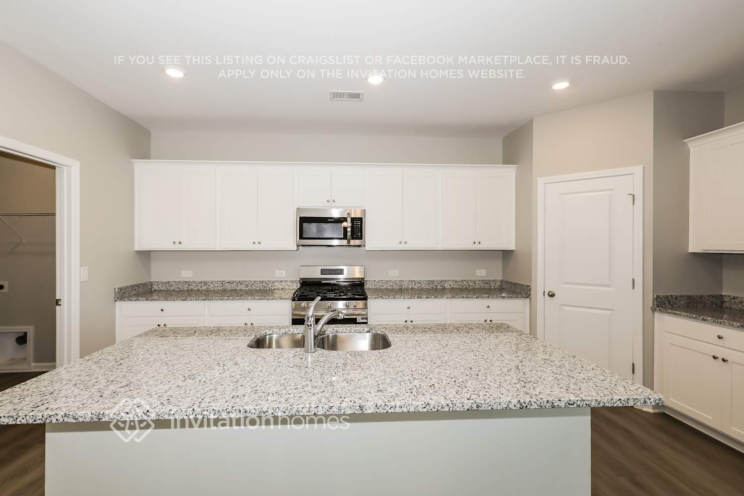 Building Photo - 521 Almere Dr