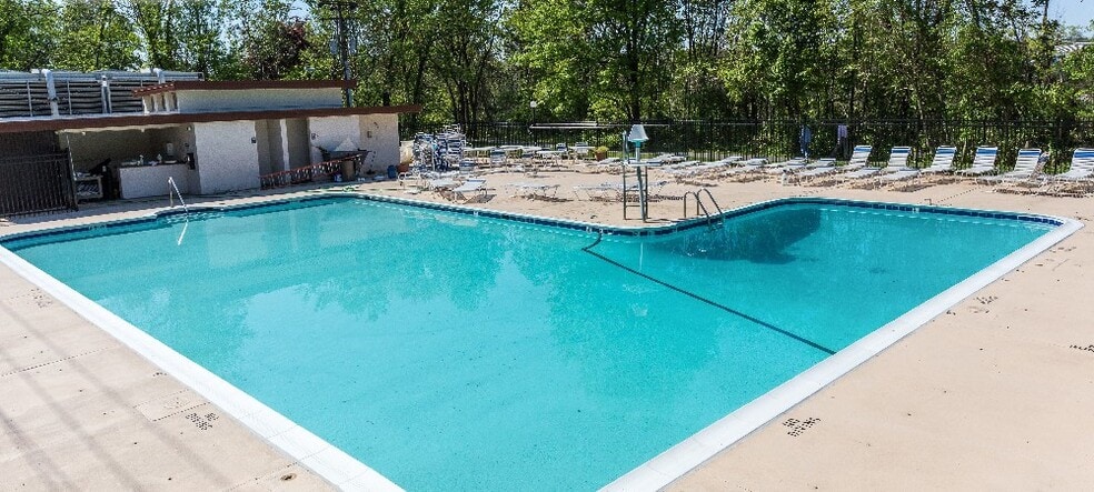 Pool - 4600 Duke St