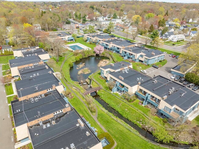 Building Photo - 1153 Stratfield Rd