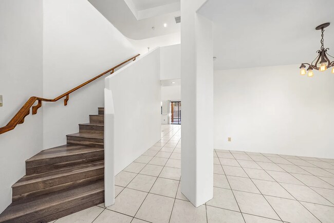 Building Photo - Barrio Solana