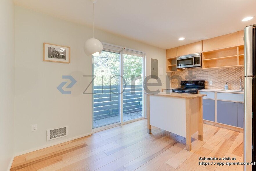 Building Photo - 1601 South Main St