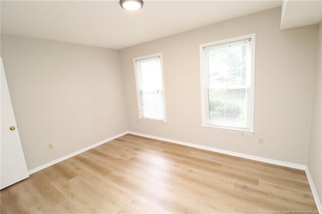 Building Photo - 3901 Lexington Dr