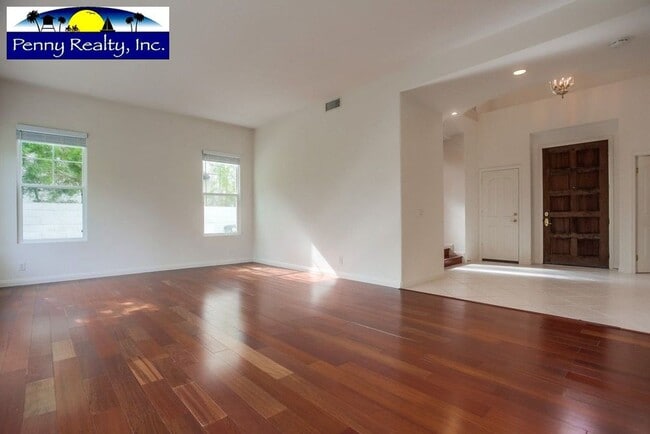 Building Photo - Stunning 4 Bedroom 3.5 Bath Home in the Co...
