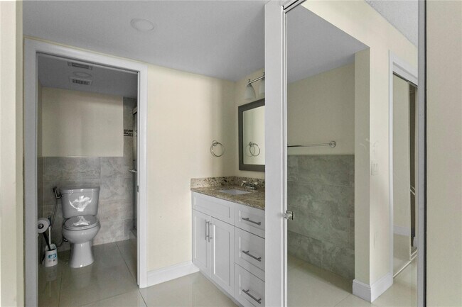 Building Photo - 1719 Whitehall Dr