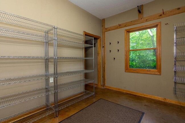 Building Photo - 348 Winding Ridge