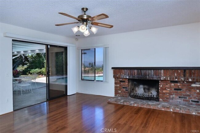 Building Photo - 4061 Falling Leaf Dr