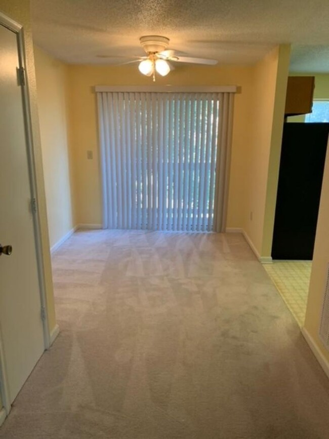 Building Photo - 1 Bedroom/1 Bath condo on 3rd Floor in Myr...