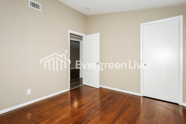 Building Photo - 1574 Gowan Dr