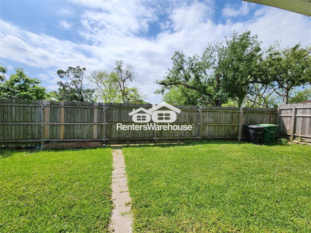 Building Photo - 1204 De Boll St