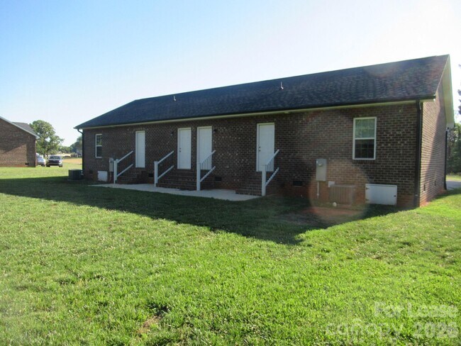 Building Photo - 403 Northbrook III School Rd