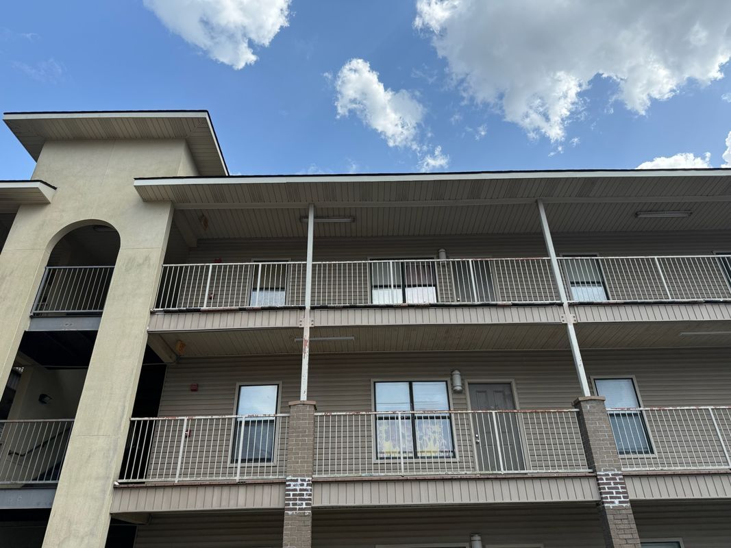 Building Photo - 373 Community College Dr