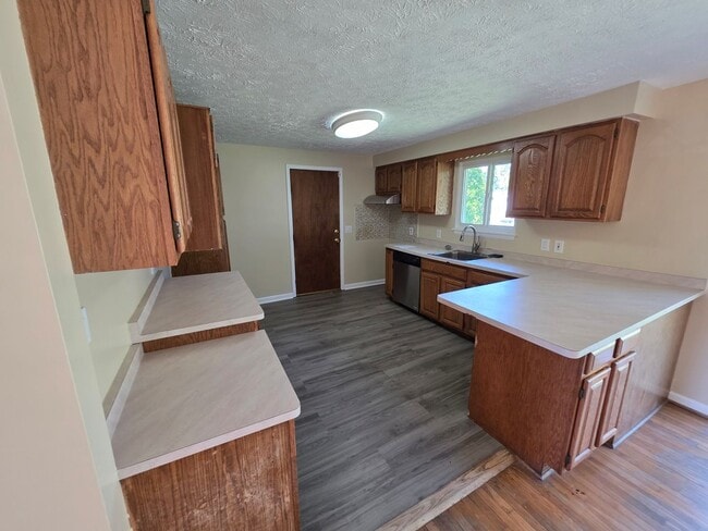 Building Photo - 32 Golden Rod Ln