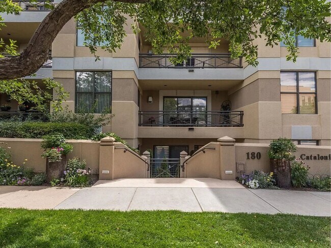 Building Photo - 1 bedroom, 1 bath Cherry Creek North - Available 4/21/25