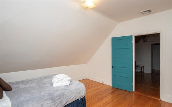 Building Photo - 3-14 Belair Ave