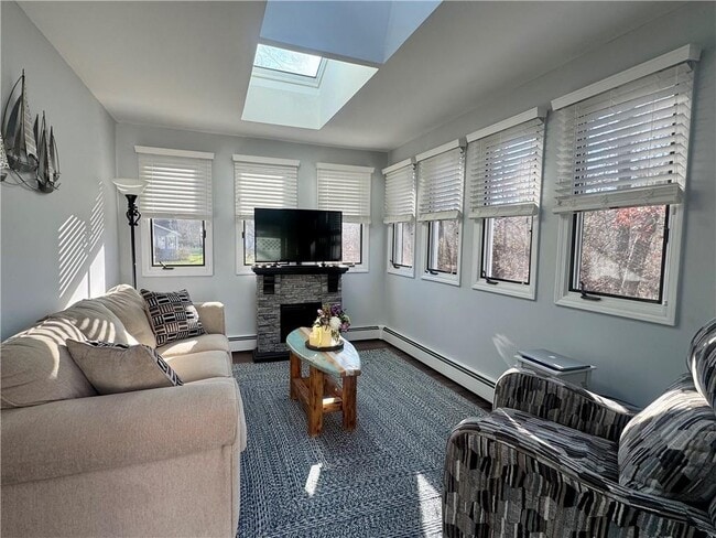 Building Photo - 10 Parsley Ln