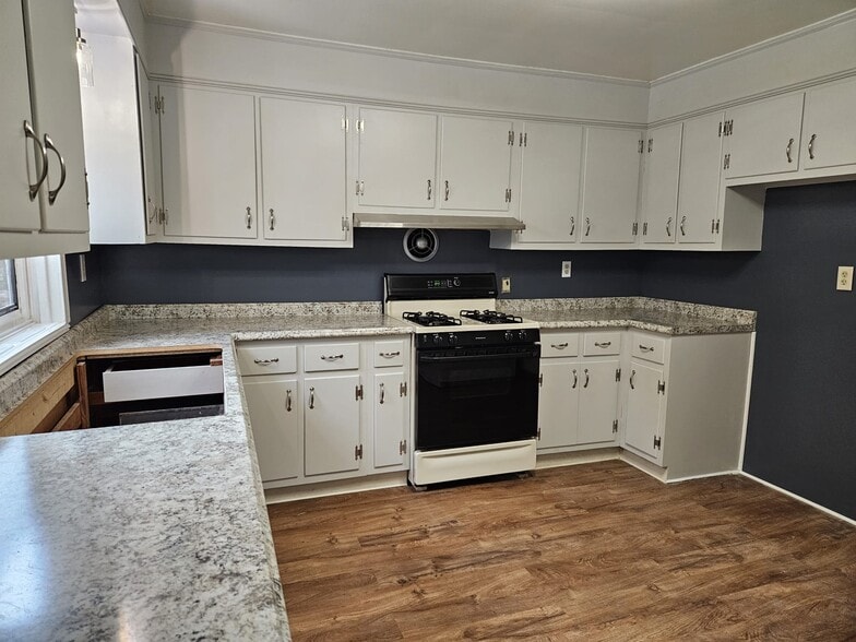 Kitchen - 244 Vineyard Ave