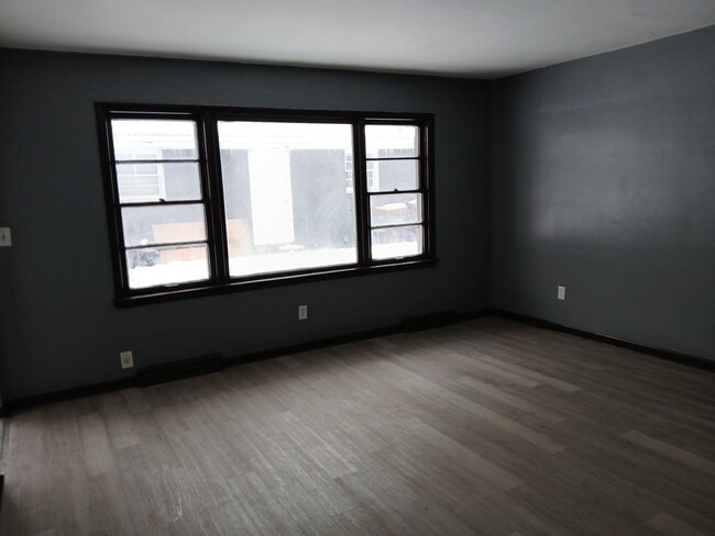 Building Photo - 1025 Irving Ave