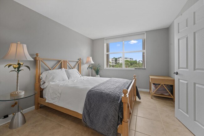 Building Photo - 2860 S Ocean Blvd