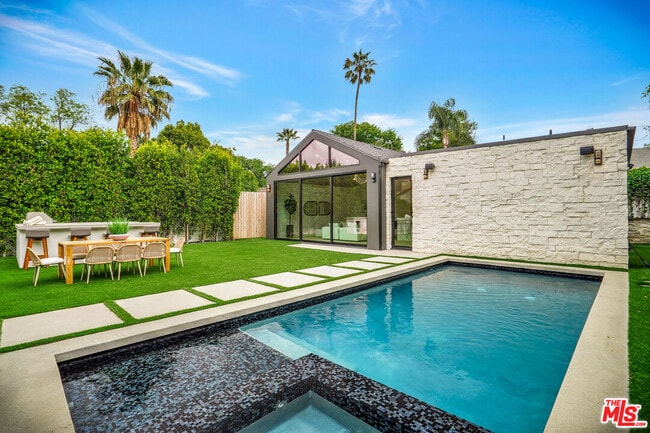 Building Photo - 15602 Morrison St