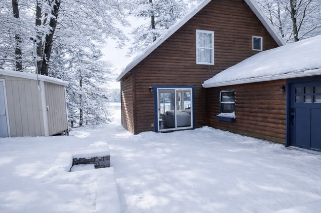 Building Photo - Spider Lake Winter Rental Includes Utilities