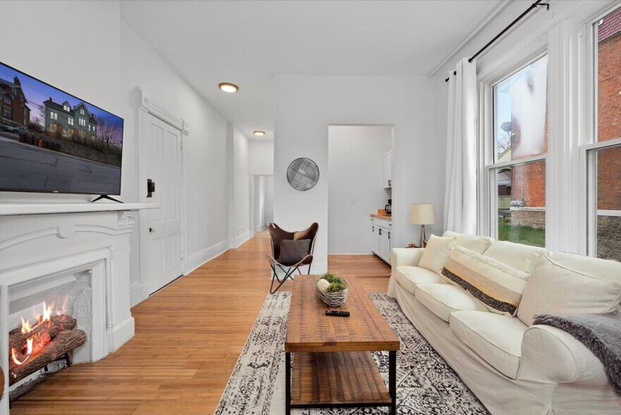 Building Photo - 240 Mccormick Pl