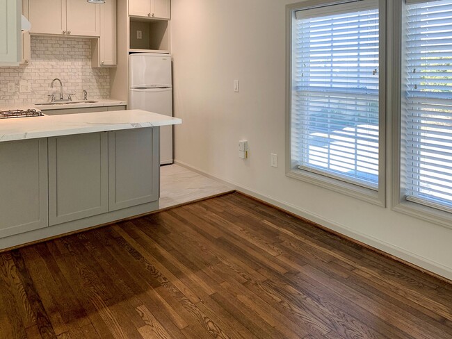 Building Photo - 1912 Sul Ross St