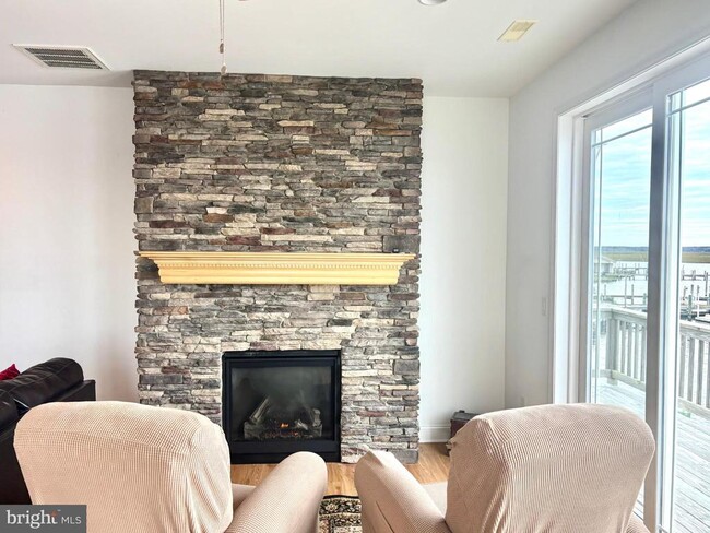 Building Photo - 448 Dock Rd