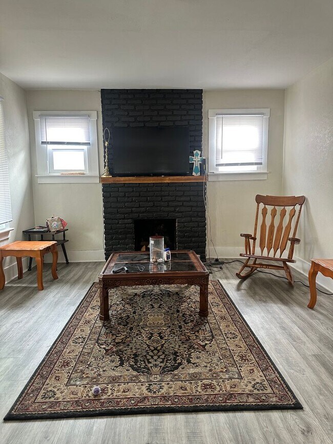 Building Photo - 1122 E Dunklin St