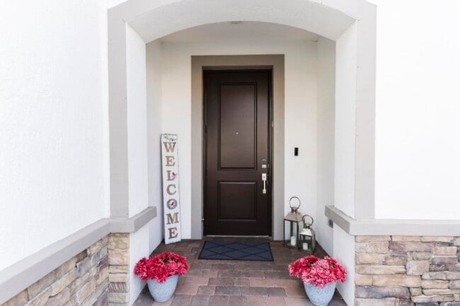 Building Photo - 2025 Sugar Maple Dr