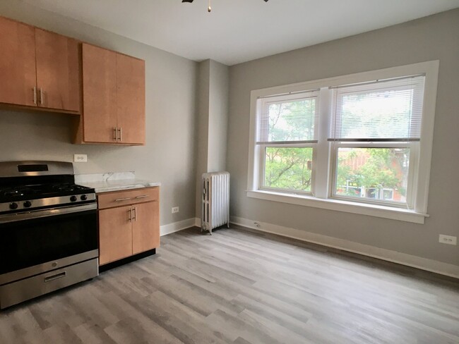 Primary Photo - 1101 W Granville Ave