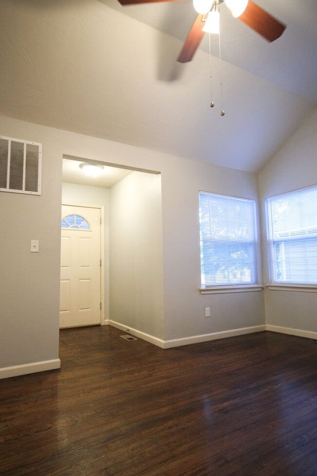 Building Photo - Updated 3BR/2BA House Near MSU – Garage, B...